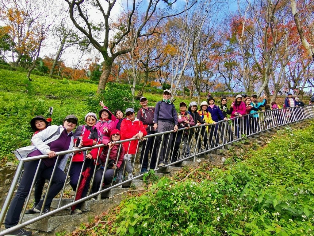 LINE_ALBUM_20221231石門水庫賞楓行+佳安薑母鴨_221231_15.jpg