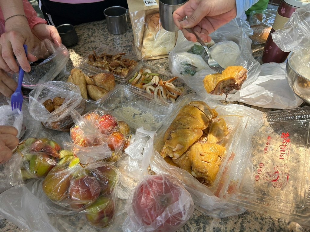 LINE_ALBUM_20230527 林口頂福巖步道_230527.jpg