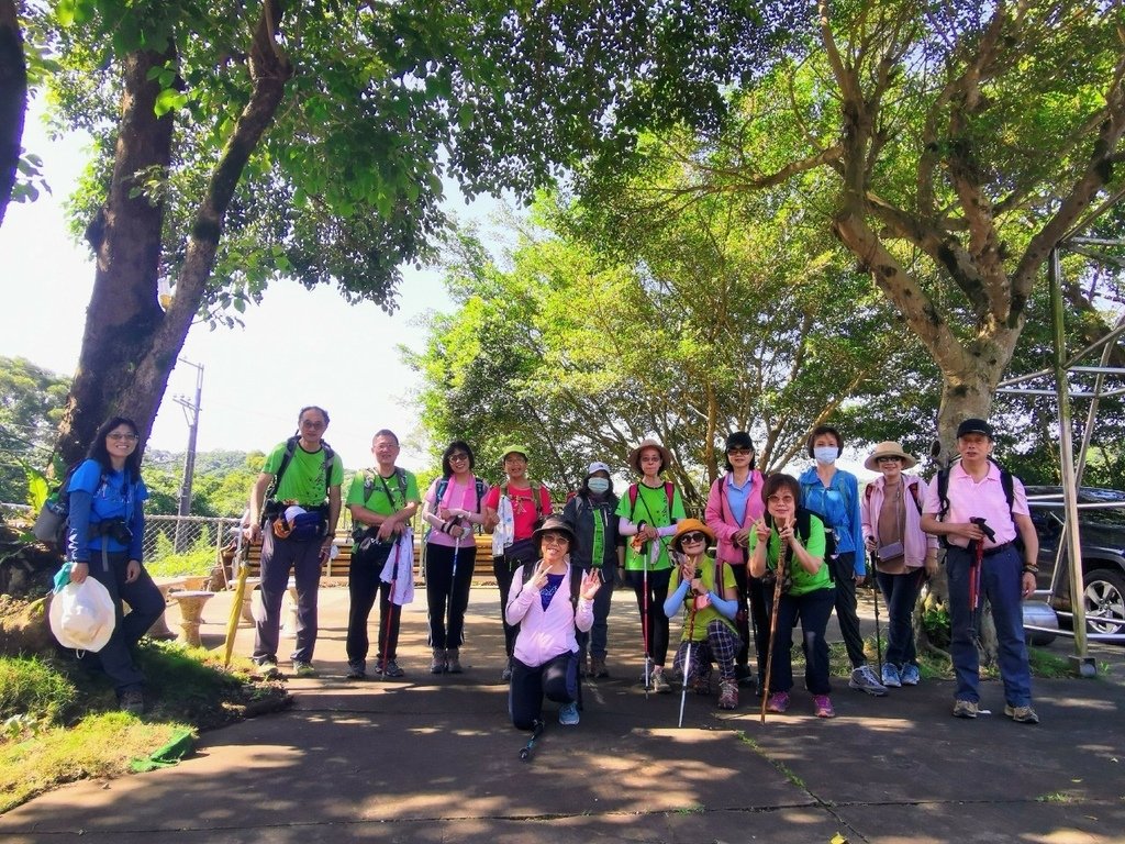 LINE_ALBUM_20230527 林口頂福巖步道_230527_1.jpg