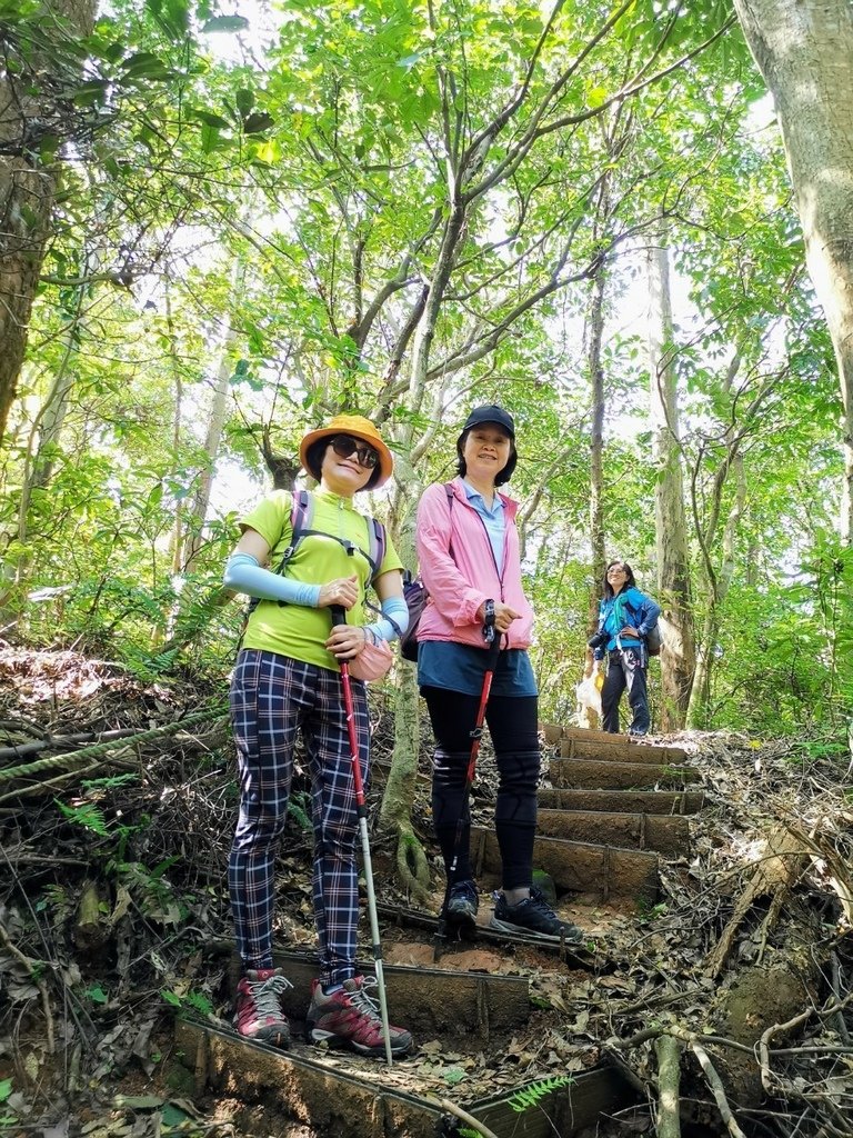 LINE_ALBUM_20230527 林口頂福巖步道_230527_6.jpg
