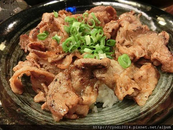 【桃園中壢】吉野家好吃又平價的美食 翠玉子牛丼 燒牛丼美味再