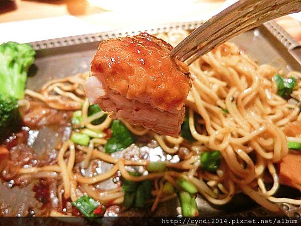 【台中西屯】赤鬼炙燒牛排 逢甲夜市必吃 小菜湯品飲料吃到飽 