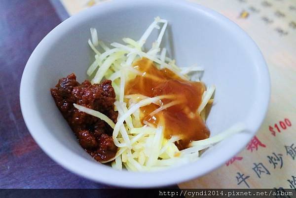 【台南安平區】文章牛肉湯 超人氣排隊美食 點湯還送肉燥飯 一