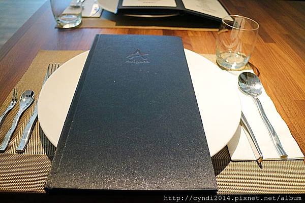 【桃園美食】艾維農歐風素食與文藝畫廊 另有宅配蛋糕 原來素食
