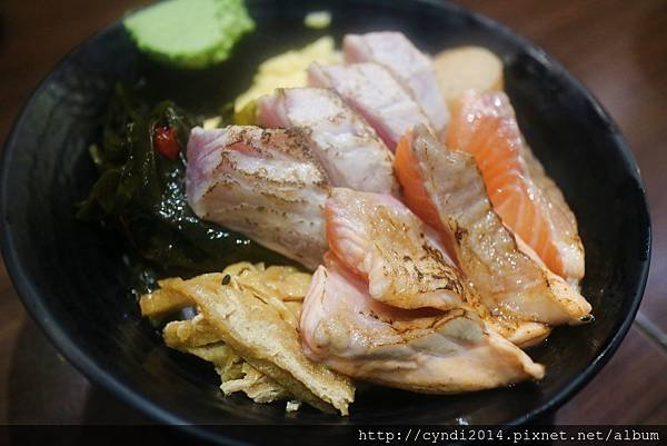 【台北】築地鮮魚 旅行應援團報導 燒霜魚丼 三色丼 鮭魚親子