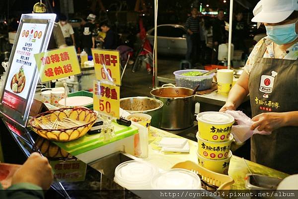 【台中東區】方臉師傅蒜香豆干 三杯米血 旱溪夜市必嚐超人氣小