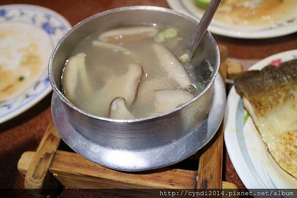 【嘉義東區】珍珍蚵仔煎海產粥 香煎虱目魚 文化夜市美食 攤子