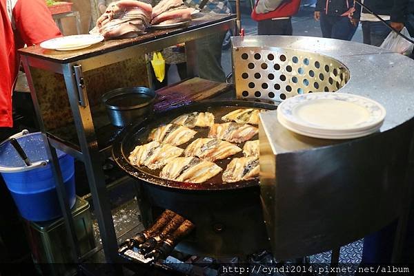 【嘉義東區】珍珍蚵仔煎海產粥 香煎虱目魚 文化夜市美食 攤子