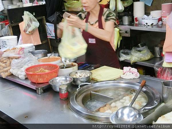 【台中中區】王記菜頭粿糯米腸 老賴茶棧 老賴紅茶 食尚玩家推