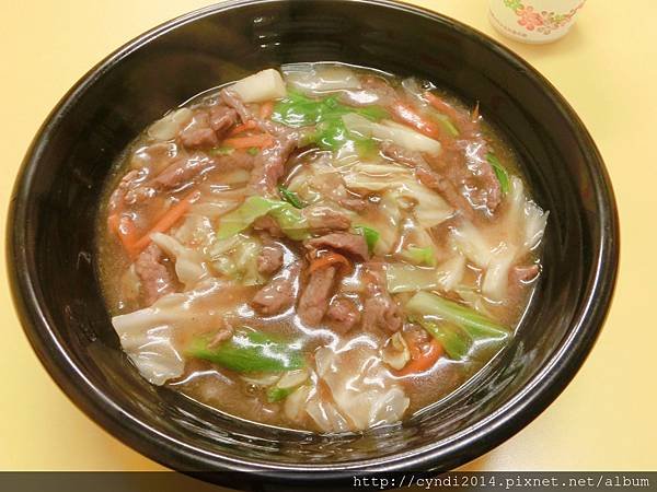 【台中西屯】向陽樓刀削麵 逢甲商圈人氣小吃 深夜美食 機器人