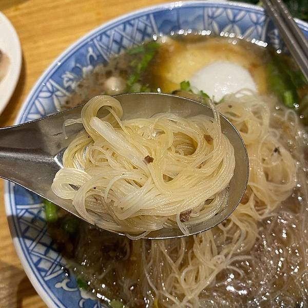 台中｜阿蓮米粉湯 裝潢文青的但價格平民的米粉湯