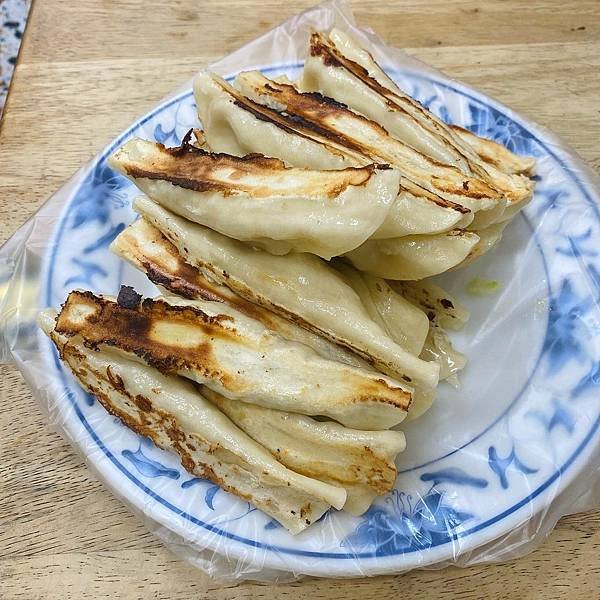 桃園｜霸餃 桃園火車站附近的鍋貼專賣店