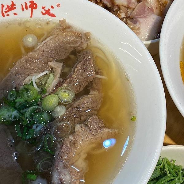 台北｜洪師父牛肉麵 台北中山區美食🍜連續五屆的冠軍牛肉麵 附