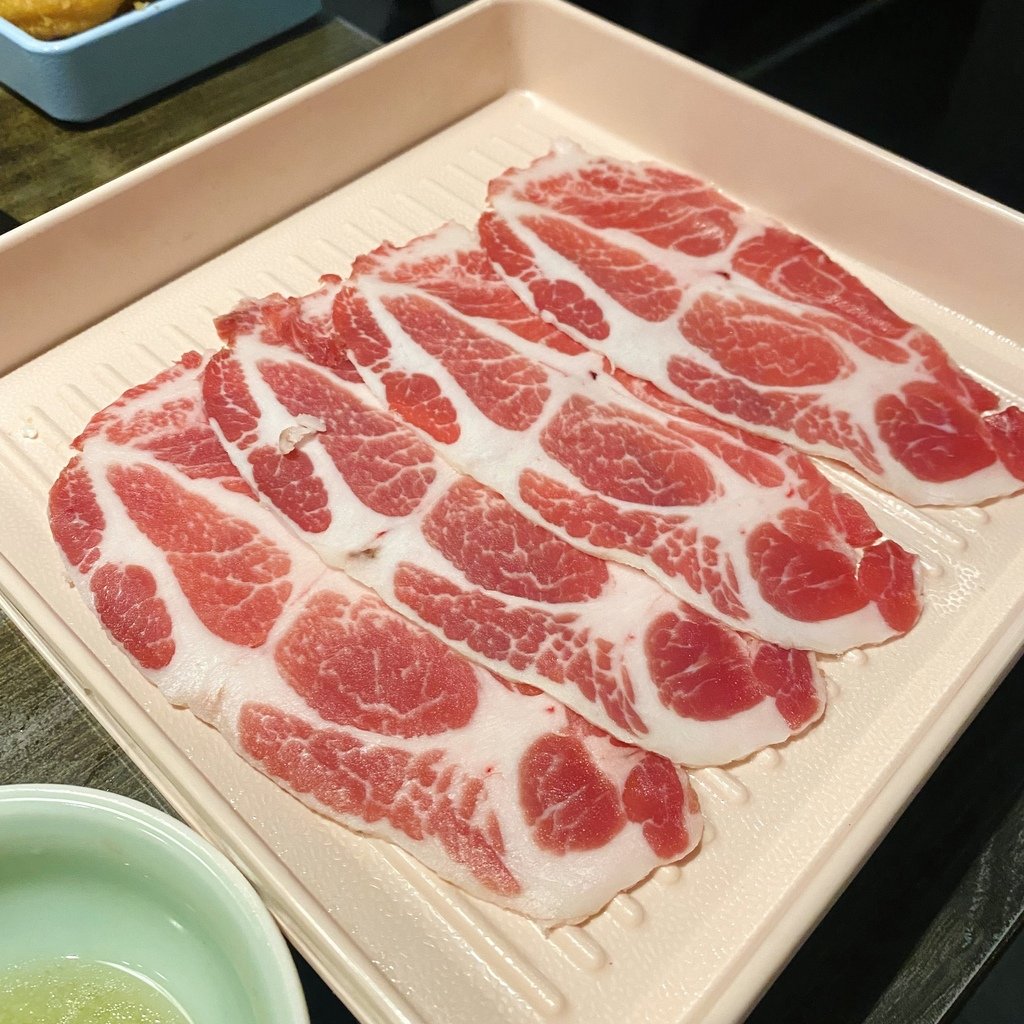 台北、台中｜這一鍋 台中崇德殿 火鍋吃到飽 裝潢食材一樣都不
