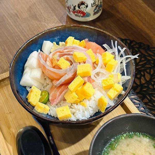 台北｜嵐山食肆 西門町生魚片海鮮丼飯推薦