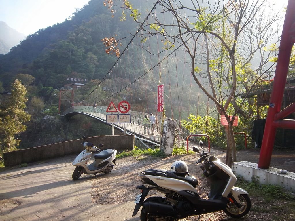 騰龍山莊吊橋（泰安）