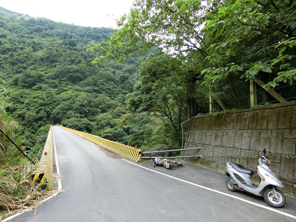 雪霧鬧橋＆一旁的吊橋遺跡