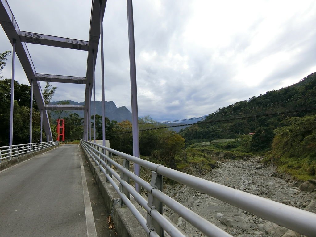 行鼓吊橋、中心嶺橋