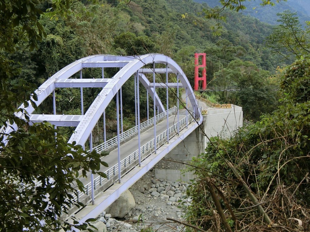 行鼓吊橋、中心嶺橋