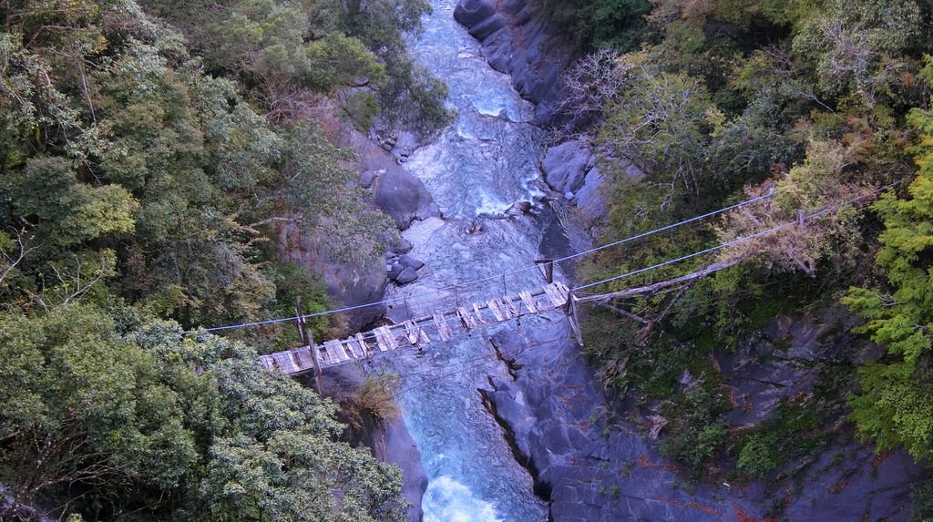 平和吊橋下舊吊橋