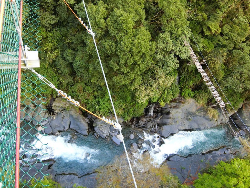 平和吊橋下舊吊橋