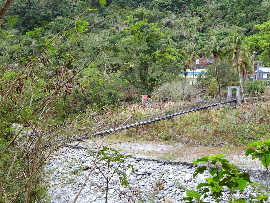 東興發電廠吊橋（卑南）