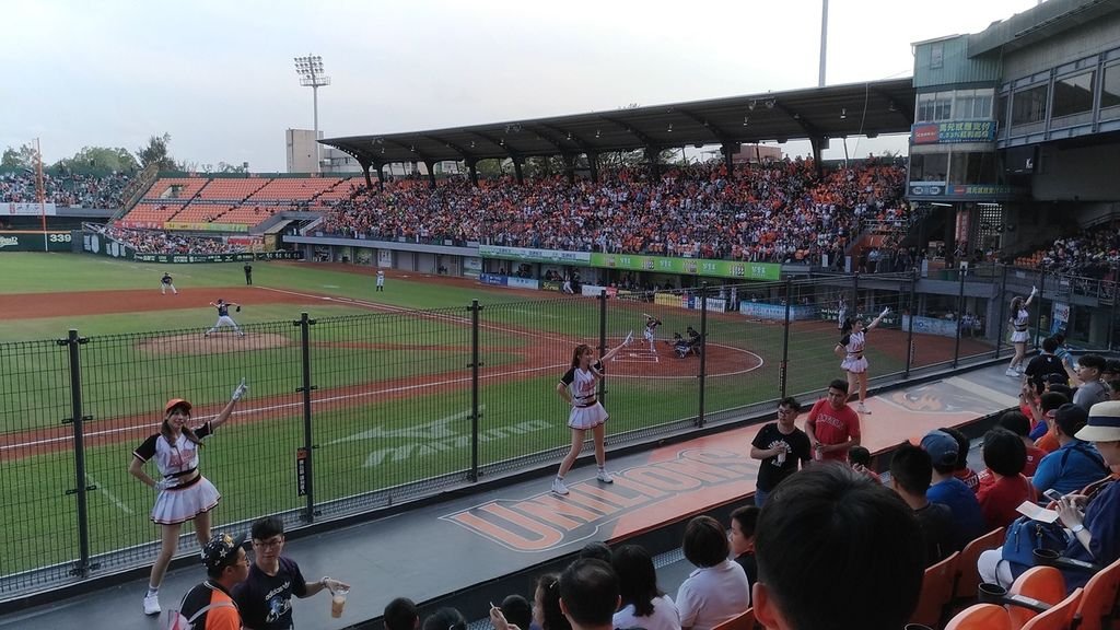 成長之夜+ [中職29年] 我第二次到球場看職棒比賽(6y4