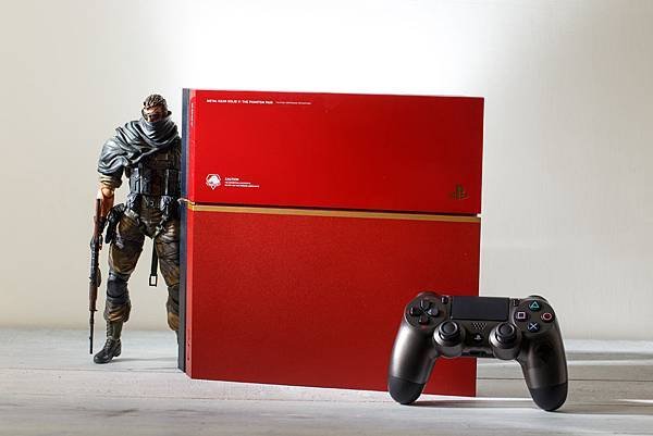 MGSV：TPP PS4限定同捆主機