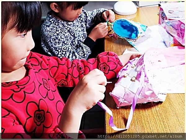 國小玩具動手做推薦Pro伯寶行時尚巧拼包DIY兒童玩具女孩子生日耶誕禮物20.jpg