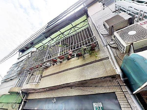 嘉義縣民雄鄉福樂村建國路三段124巷6弄24號嘉義法拍屋代標沈先生0970522888民雄法拍屋嘉義酒廠透天3.jpg