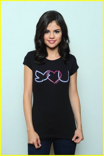 selena-gomez-unicef-tee-03.jpg