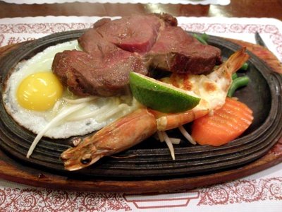 沙朗牛排+大蝦.JPG