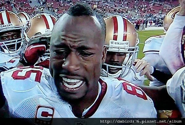 vernon-davis-crying