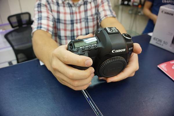 台中品光數位NOVA英才店 收購單眼相機 Canon 5D2