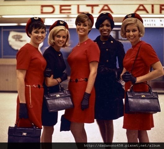 flight-attendant-uniforms-1968