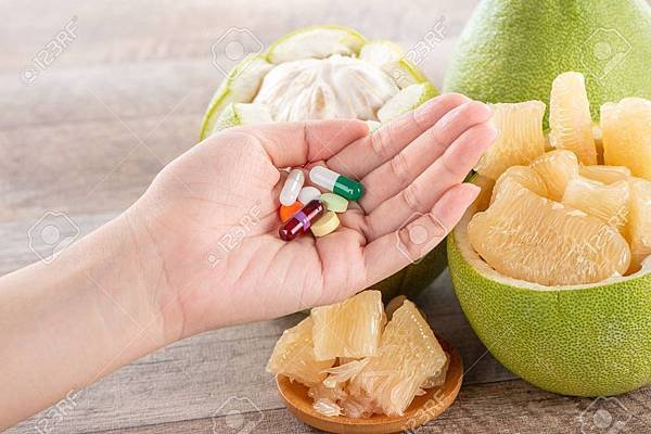 106927107-fresh-and-peeled-pomelo-shaddock-grapefruit-with-drug-concept-of-drug-interatcions.jpg