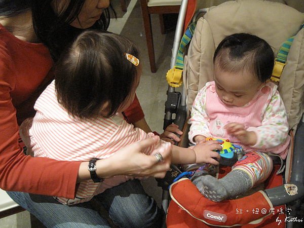 [1Y1M17D]小紅解釋小太陽吸引人之處