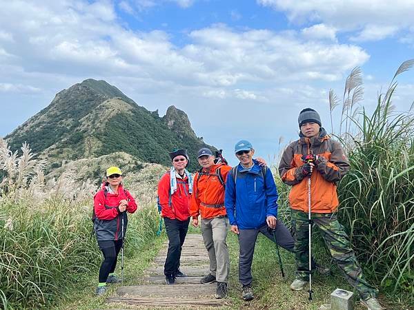 2023-11-18 茶壺山慢慢走，加碼秘境黃金台-黃金洞-
