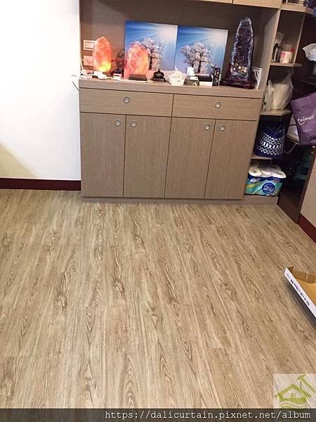 塑膠地磚