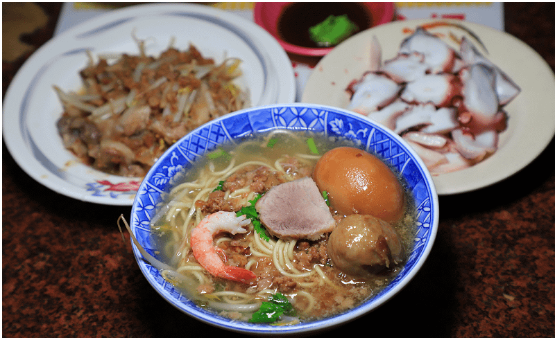 台南米其林美食！小公園擔仔麵！一甲子老店！懷念傳統美味！