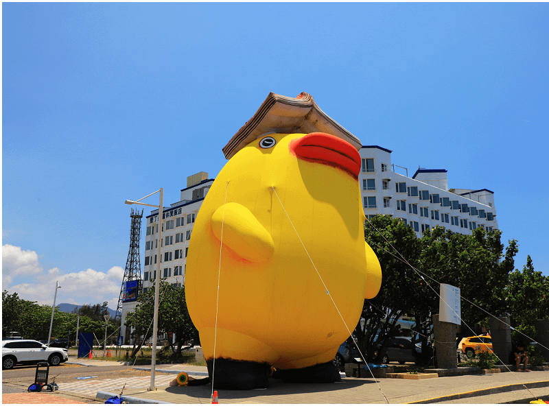屏東海口港被怪獸入侵啦！全員注意！超可愛怪獸代班戶外展覽！快