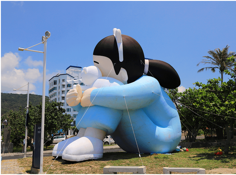 屏東海口港被怪獸入侵啦！全員注意！超可愛怪獸代班戶外展覽！快