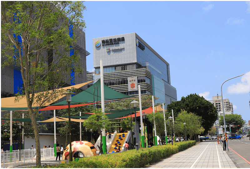 台南精忠公園！首座軍事主題親子遊戲場！超酷迷彩風格！南紡購物