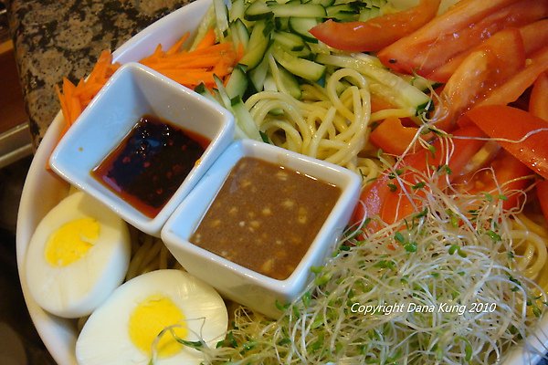 簡易健康蔬菜涼麵　Mixed Veggie Cold Noodle