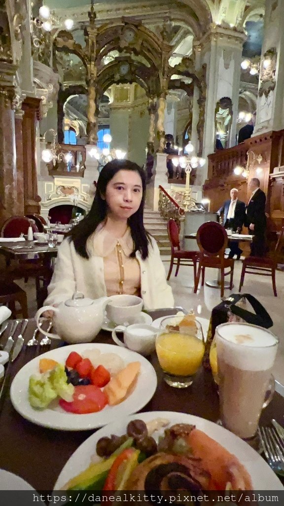 匈牙利 布達佩斯~ 百年歷史 紐約咖啡館 New York 
