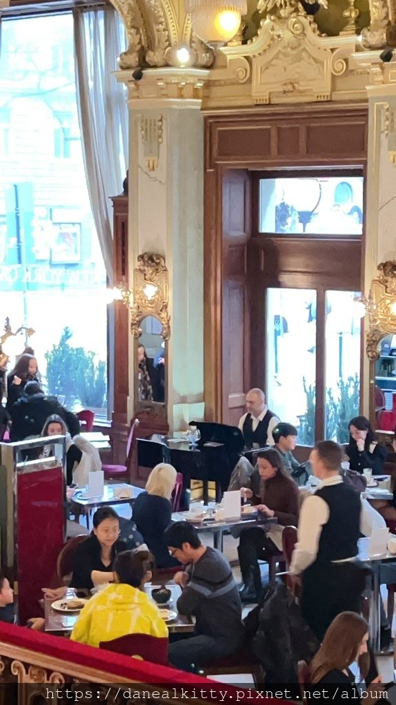 匈牙利 布達佩斯~ 百年歷史 紐約咖啡館 New York 