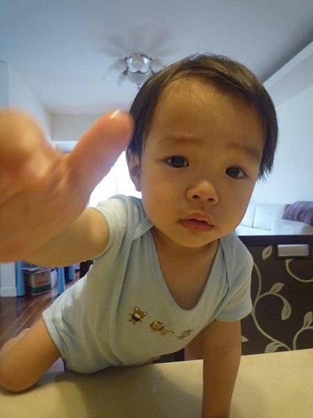 尤其是葛格梳西裝頭時  超帥的啦~~