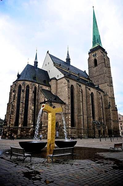 Biggest church in Pilzen.jpg