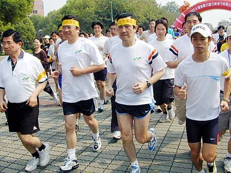 馬英九 慢跑.jpg