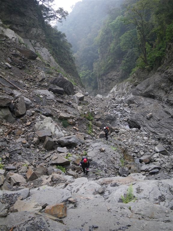 霍俄索溪溯登新望嶺_0143_2011-3-23 下午 03-34-08.JPG